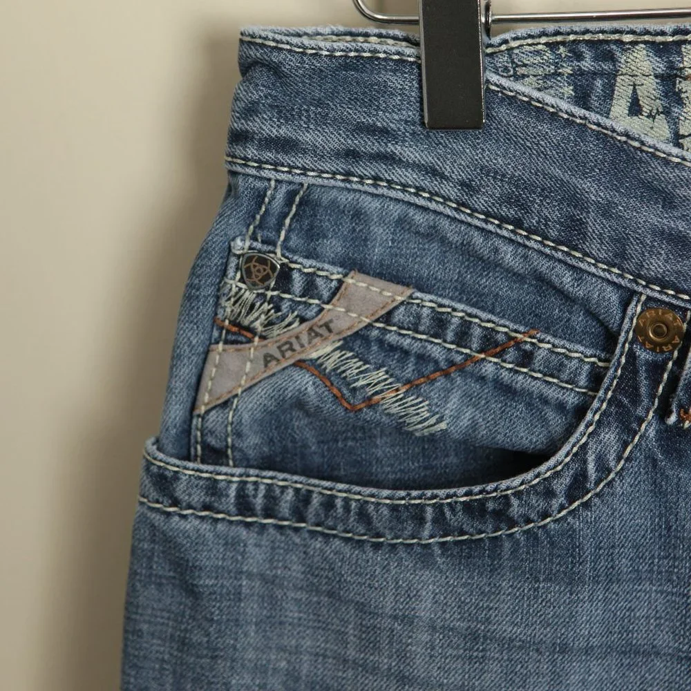 Ariat Men's light blue relaxed bootcut mid rise M2 blue Jeans 31 X 36 - Picture 4 of 7